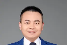 投资收益吊打巴菲特，DeepSeek创始人梁文峰到底有多强？ #deepseek #科技企业 #投资 #商业思维 #趋势视频封面