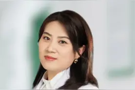 广东突发基孔肯雅热疫情，蚊虫叮咬要警惕！ 当前正值高温多雨季节蚊虫活动频繁，已进入登革热、基孔肯雅热等蚊媒传染病高发期，基孔肯雅热主要由伊蚊传播，可通过清理孳生地、杀灭蚊虫等措施阻断传播途，一定要加强个人和居家防蚊措施避免蚊虫叮！
#热点新闻事件 #广东 #蚊虫叮咬 #症状