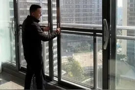 重型推拉门阳台封窗，3项优点与缺点大比拼，看完就清楚怎么选了 #重型推拉门封阳台 #阳台封窗 #阳台封窗方案推荐 #断桥平开窗 #封阳台换窗户