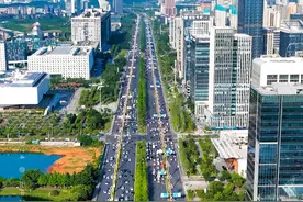 这里是武汉光谷高新大道，双向14车道设计，沿线名企总部云集 是名副其实的千亿产业大道 #武汉 #武汉光谷 #光谷中心城 #航拍视频封面