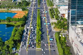 这里是武汉光谷高新大道，双向14车道设计，沿线名企总部云集 是名副其实的千亿产业大道 #武汉 #武汉光谷 #光谷中心城 #航拍视频封面