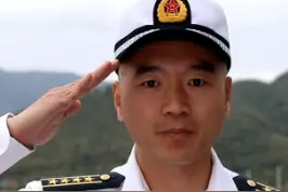 #奋斗强军这十年“SHOOT IT”山东舰副舰长 徐英： “击中目标！”视频封面
