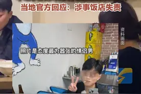3月23日（报道），浙江杭州，女生在饭店劝阻吸烟反被怼“不想闻烟味为什么要出来吃饭？”对此，杭州市政府服务热线工作人员称，娱乐场所和餐饮店都是有禁烟（规定）的，公共场所不允许随便点香烟，这种情况一旦发生的话饭店是有义务进行规劝的。#吸烟有害健康视频封面