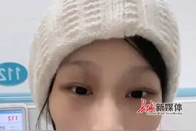 3月17日报道，广东广州，两年前确诊淋巴瘤治疗后发现是误诊，#21岁抗癌女生最终确诊骨肉瘤 ，#患癌女生生日当天签下截肢手术同意书 ，网友：愿一切顺利，平安健康。视频封面
