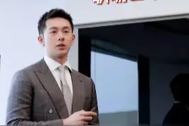 #闪闪发光的你第二季是投行季优秀学长林鹰谷的职场日常来啦~已在投行工作的他分享了自己职场体验，也提供了一些关于投行的小tips，干货满满，新一季的选手们无惧挑战，一路闪光。#闪闪发光的你 