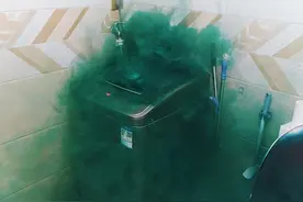 当我把M18烟雾弹扔到了我家的洗衣机里！视频封面