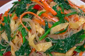 大鱼大肉吃腻了，试试这道小凉菜，营养美味又好吃 #凉拌菜 #菠菜拌粉丝视频封面