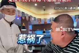 客人点餐后等了40分钟服务员忘记下单，担心服务员因为这件事被开除，客人主动充值2000元！“他还是个孩子，不容易”。视频封面