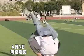 与摔跤一级运动员女友蒙眼玩游戏是什么体验？网友：过肩摔是我没想到的#校园生活 #校园 视频封面