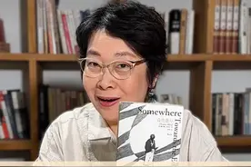 选择坦荡自然地面对衰老 分享一本最近读完的书——《暮色将尽》，作者阿西尔89岁开始写书，无意中写下的这边小书全球畅销。书里既没有人即将老去的悲凉，又没非跟自己较着劲，就很自然地接受衰老。  #暮色将尽 #女性主义 #读书 #老年 #衰老