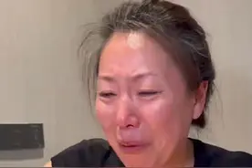 成都女子家门口被邻居捅十几刀身亡，被害者妈妈哭着展示女儿奖状和北京外国语大学毕业照，本想以后女儿结婚了给自己外孙看，“还跟她讨论生两个宝宝妈妈帮你带”