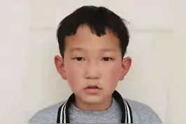 承德寻亲：10岁男孩被救助，名叫刘欣伟，出生一个月后父母失联，高1米2，偏瘦图片