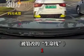 四川成都，渣土车路口不减速疯狂冲撞等红灯的汽车，当场造成一死两伤，七车受损的惨烈后果。被撞车主：速度太快了！只有等它撞上来......视频封面
