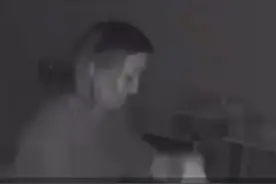 11月15日（发布），美国。宝妈查监控发现月嫂虐待婴儿，把婴儿从空中扔到床上 捂住婴儿口鼻，婴儿尚未满月 期间不断啼哭视频封面