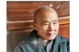 湖北省天门市寻人：七旬老人走失，患脑梗，穿蓝色工作服上衣、灰色条纹短裤图片