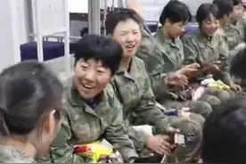 经过军营的洗礼和磨练，女兵入伍前后的变化有多大？为她们点赞！视频封面