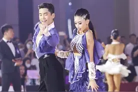 #王崇墨李茉晗 心心念念的#墨茉 终于见到真人啦，瞬间变成小迷妹