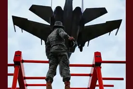 中国史上最大规模舰艇开放！观看点全攻略 2025年4月23日视频封面