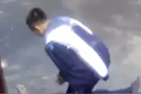 #初中生对昏迷老人心肺复苏抢救成功  深圳一初中生对昏迷老人心肺复苏，3分钟黄金时间抢救成功视频封面