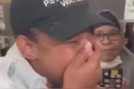 美国一彩民中77亿元头奖，女子自称是中奖者激动得跪地哭喊，商店老板因卖出该彩票获100万美元奖金视频封面