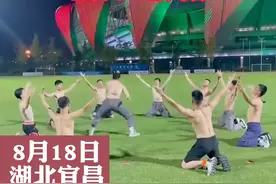 太巧了！小伙们排练间隙即兴编求雨舞，没想到随后真下雨了#记录精彩瞬间 视频封面