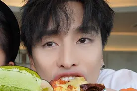 小情侣爽吃必胜客自助，把想吃的全部点了一遍！ #美食volg视频封面