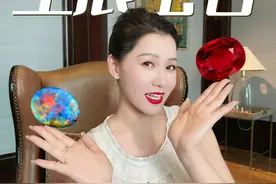 【Ye老师小课堂|你知道你的生辰石吗?2/2】 每个月都有代表它的宝石。这也是我们送珠宝的好依据。
.
这期Ye老师与大家分享7月到12月的生辰石。
#时尚#穿搭#珠宝#礼物#宝石视频封面