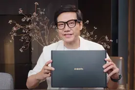 小米YU7 已经开始陆续交付，我们为每一位YU7车主精心准备了交付礼盒，带大家看看都有哪些东西。❤️