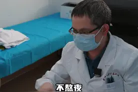 肋间神经痛 最近每天都有大学生电话我们，表示胸口刺痛，很紧张，其实可以看看我们往期视频，肋间神经痛的痛和心绞痛的痛是完全不同的。#心脏调音师 #何勃主任视频封面