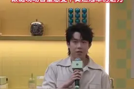7月21日，王楚钦惊喜现身深圳，直呼深圳是一个很酷的城市。戳视频，跟随现场音量感受下奥运冠军的魅力。