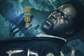 因为不小心在车上睡着了，男人误入一座恶魔小镇甚至还看到了怪物视频封面
