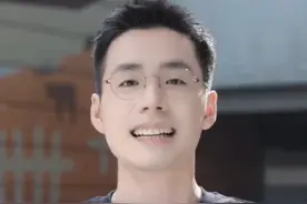 【3年主播生涯 与公司合约到期，#顿顿宣布不再担任东方甄选主播  ，“三十而立，想从心一次”】6月18日晚间消息，东方甄选、东方甄选美丽生活、主播顿顿三个账号联合发布声明，宣布顿顿不再担任东方甄选主播。顿顿表示“三十而立，将尝试挑战自己未知的能力”，希望探索新领域。当日，董宇辉由于618大促而出现在与辉同行的直播间。（潇湘晨报）