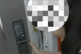 美女装门锁“笑喷”开锁师傅，“这锁除了能锁你 锁不了任何人”#指纹锁  #门锁视频封面