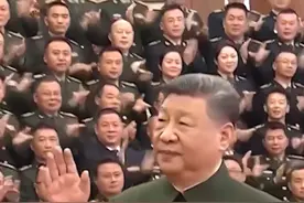 3月20日上午，习近平在昆明亲切接见驻昆明部队上校以上领导干部和基层先进模范、文职人员代表，代表党中央和中央军委向驻昆明部队全体官兵致以诚挚问候。（来源：央视时政）视频封面