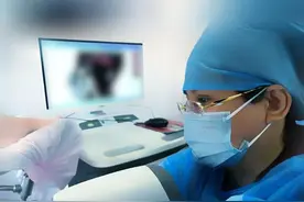 宫颈锥切是怎么做的，带你了解手术全过程！ 1. **手术前提**：
   - 确认宫颈存在病变，需要进行治疗性锥切。

2. **手术准备**：
   - 患者麻醉后，对外阴、阴道和宫颈进行彻底消毒。

3. **手术实施**：
   - 使用无菌的利普刀（LEEP刀）进行切除。
   - 刀头进入颈管，对齐后旋转切除，过程约需1-2分钟。

4. **病变切除**：
   - 完全切除宫颈病变，确保病变边缘距离正常组织3毫米。

5. **伤口愈合**：
   - 宫颈伤口愈合大约需要一个月时间。

6. **病理检查**：
   - 切除的病变组织送病理科进一步确定疾病性质。
   - 检查切缘（内切缘、基底切缘、外切缘）是否有问题。

7. **切缘问题**：
   - 内切缘阳性可能表示病变深度未把控好。
   - 外切缘阳性通常需要严密随访。
   - 基底切缘阳性可能表示累及腺体深度超过8毫米，手术可能未完全切除。

**总结**：
宫颈锥切手术是治疗宫颈病变的有效方法，通过精确切除病变组织并进行病理检查，可以确保病变被彻底清除，并评估手术效果。#hpv #锥切手术 #锥切 #宫颈癌前病变 #抖出健康知识宝藏视频封面