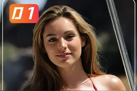 女人和闺蜜湖边拍写真，不料却遇上了食人鱼 #我的观影报告