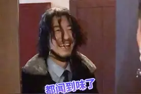 太惨了！8日内蒙古，因暴雪天气，车辆无法通行，弟弟为吃火锅，徒步4小时到姐姐家，路上却被风雪摧残成“乞丐”，姐姐：真没认出是他!视频封面