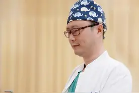 为什么医学徽标是“邪恶”之蛇 蛇徽是如何成为医学的标志？#蛇徽 #医学标志 #医学科普 #疝外科医生 #满腹经纶汤医生视频封面