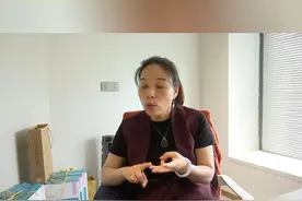 【赚大钱的APP（八）】说到公司怎么用“流通”，来保证所有人的盈利收益。汪女士让记者想象一下，银行是怎么盈利的。但同时又强调，他们把所有用户的钱集中起来后，是不会进行放贷等业务的。记者想请大家一起来，听一听这段关于“流通”的理论，希望有人能帮忙翻译翻译。#1818黄金眼 #浙江dou知道 #媒体精选计划  #APP #长辈视频封面