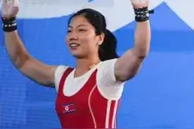 朝鲜选手江贤京打破女子举重55公斤级三项世界纪录视频封面