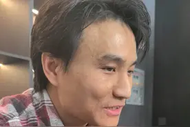 6岁被骗走，15岁被收养到美国，小伙跨国寻亲明天将与家人相认，“妈妈喊一句‘苏伢子’可能就绷不住了” #寻亲 #团圆视频封面