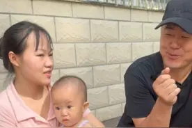 我记得有个电影里面，有句很经典的台词。“这个世界上只有一种病...”但我更愿意相信这个世界上也会有一种人。或者说是一道光。