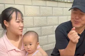 我记得有个电影里面，有句很经典的台词。“这个世界上只有一种病...”但我更愿意相信这个世界上也会有一种人。或者说是一道光。