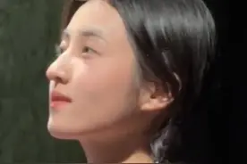 张子枫北电毕业大戏 好似一个毛茸茸的水蜜桃#张子枫 #张子枫毕业大戏 #北电 #话剧 #颜值视频封面