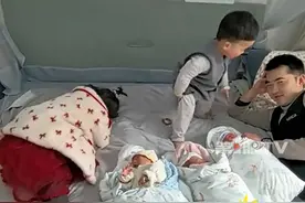 90后夫妻儿女双全，第三胎竟迎来3胞胎！宝妈宝爸晚上带孩子开启循环模式：一个人带上半夜，一个人带下半夜，累并快乐着！#90后夫妻第三胎生下3胞胎女儿 #三胞胎 #幸福视频封面