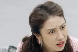 #陈卓璇王勉吃活珠子的表情  #陈卓璇比我勇敢  在尝试没吃过的东西时，表情管理是什么？#野挺有趣视频封面