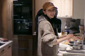 #湖南卫视连发20条迪丽热巴 
#迪丽热巴  你在用你美丽的脸干什么！要不要模仿得这么像
#湖南卫视考古迪丽热巴视频封面