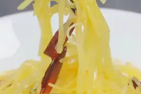 酸辣土豆丝，在家怎么做出饭店味，酸辣爽脆，特别下饭，大家看好了！#上抖音学做菜 #美食卷王挑战赛 #美食创作人计划视频封面