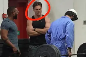 阿纳托利扮演清洁工，100公斤杠铃划船，彻彻底底被羞辱一番视频封面