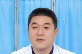 脚内侧鼓包是不是副舟骨 #副舟骨 #脚疼 #骨科医生 #足踝 #医起和强哥谈足